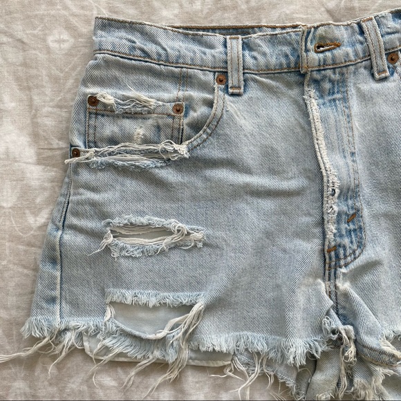 Levi’s Distressed Denim Shorts - Picture 8 of 9